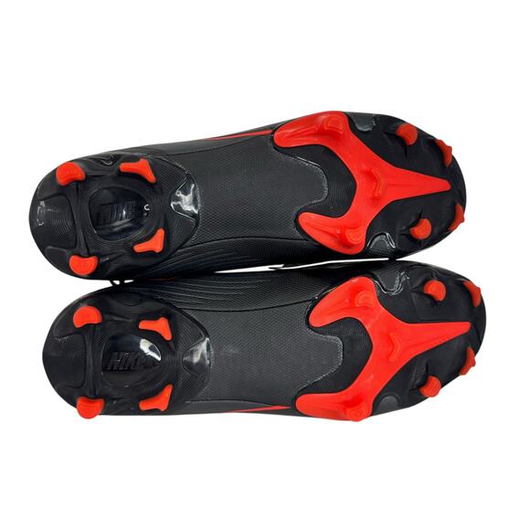 Nike Dynamic Fit Men's Black and Red Athletic Shoes - Picture 6 of 10